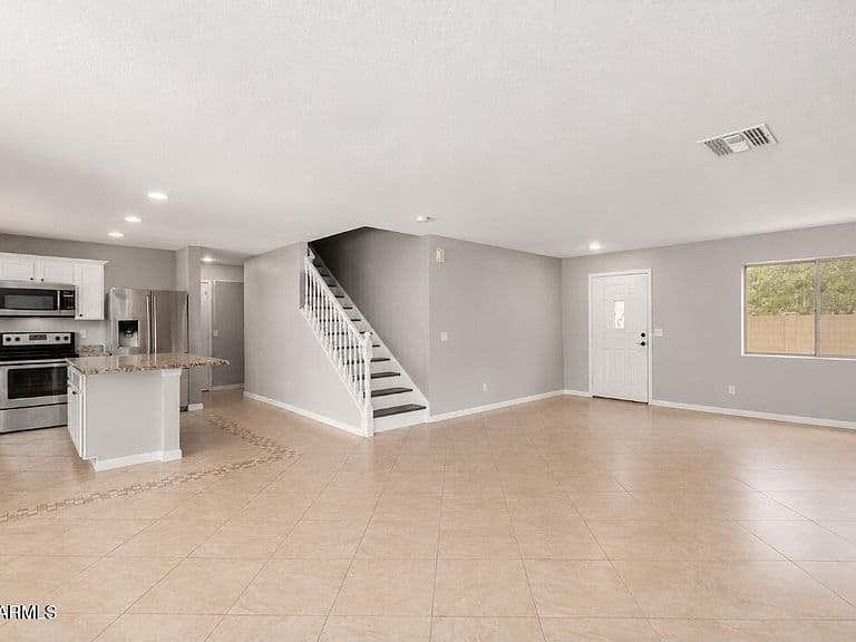 16935 W CENTRAL Street photo 3