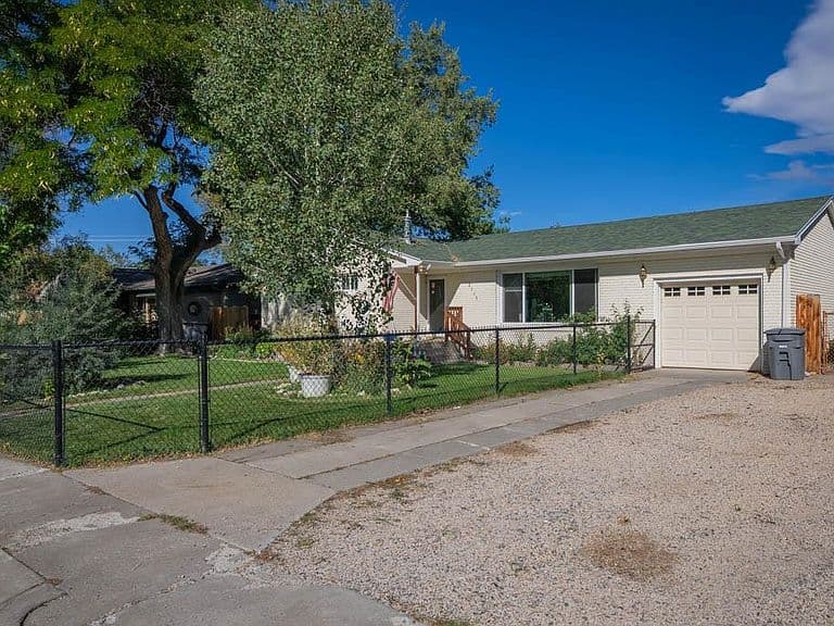2113 N Kerper Blvd photo 4