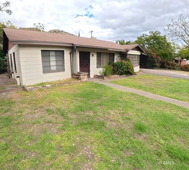 1034 W Live Oak St photo 2