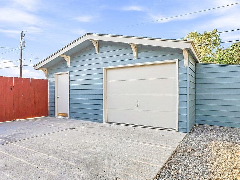 1720 Golden St photo 2