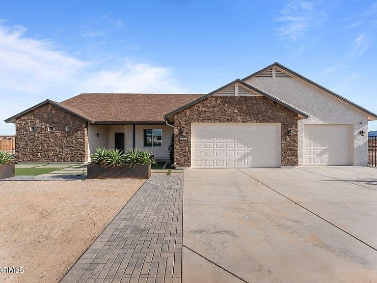 21015 W White Feather Lane photo 2
