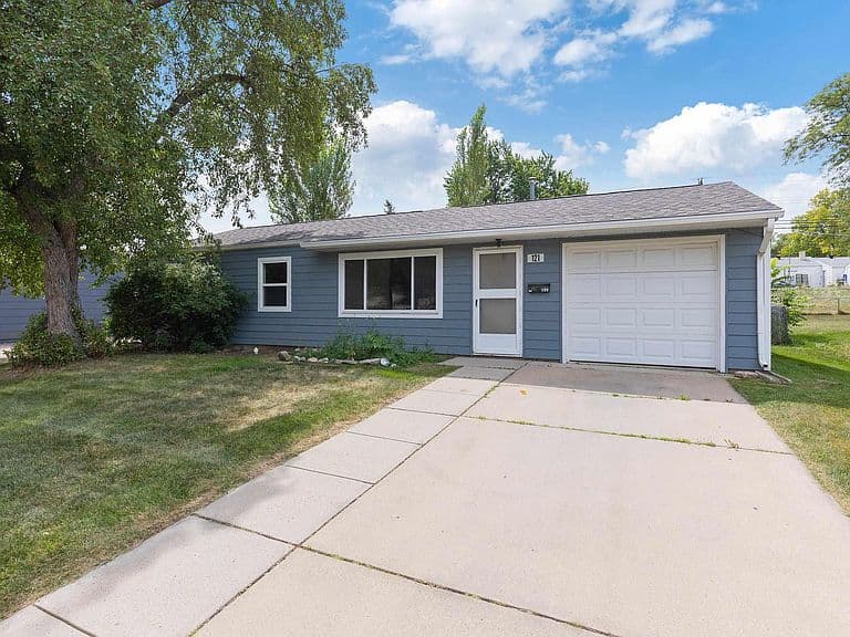 121 E Fairmont Blvd photo 2
