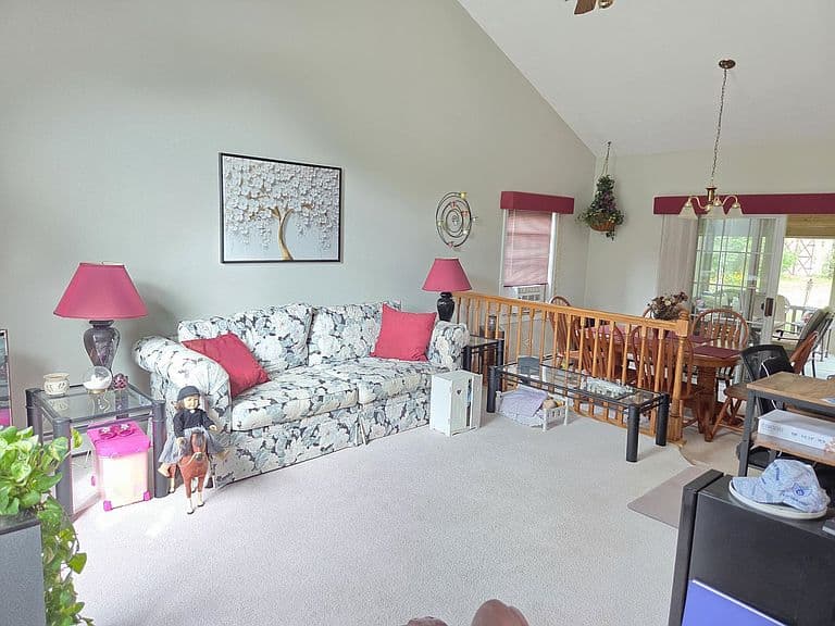 61 Giffin Court photo 4