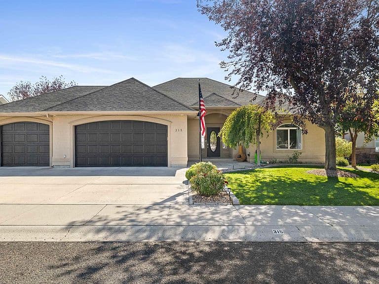 315 Shadetree Trl photo 1