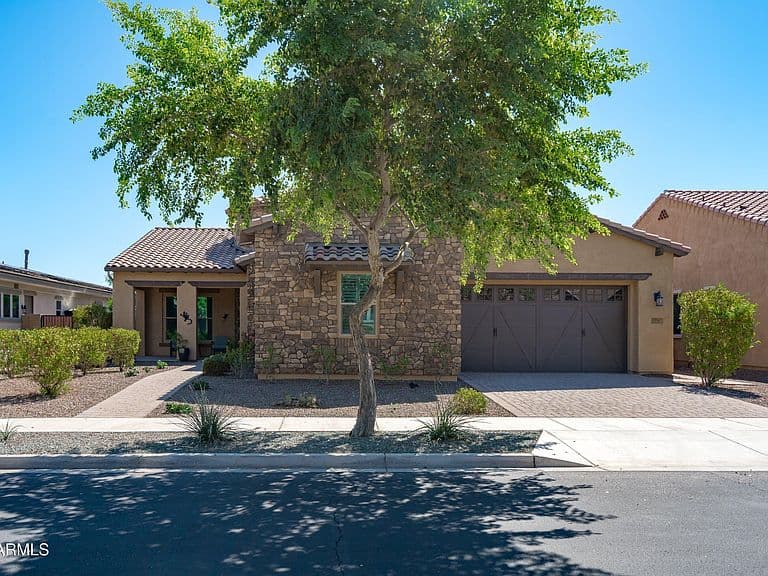 20947 W Mariposa Street photo 3
