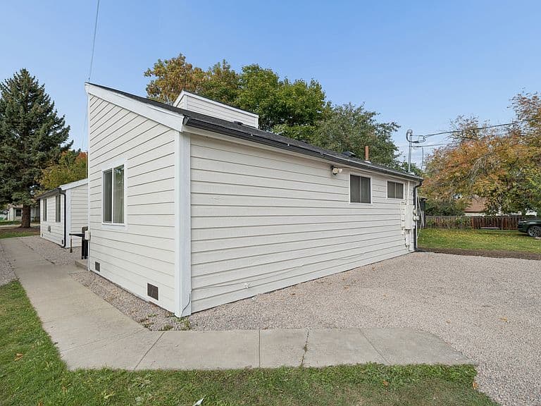 535/537 10th Ave W photo 4