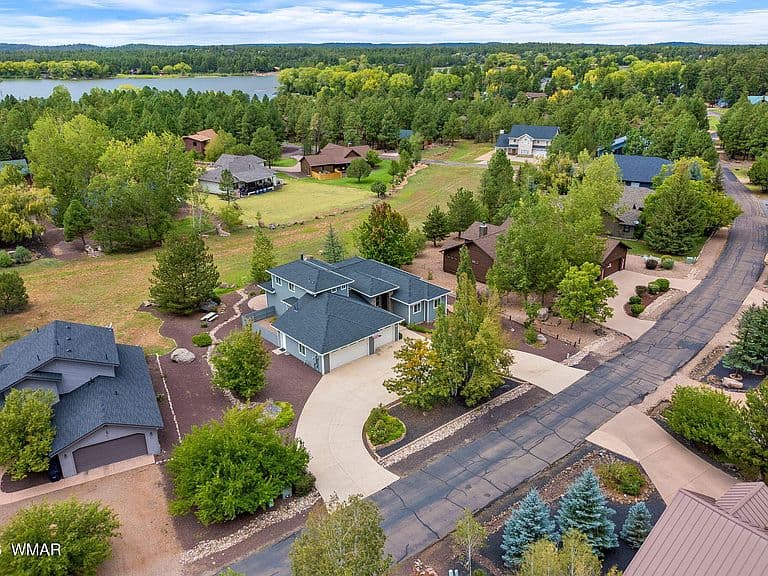 880 Rainbow View Dr photo 2