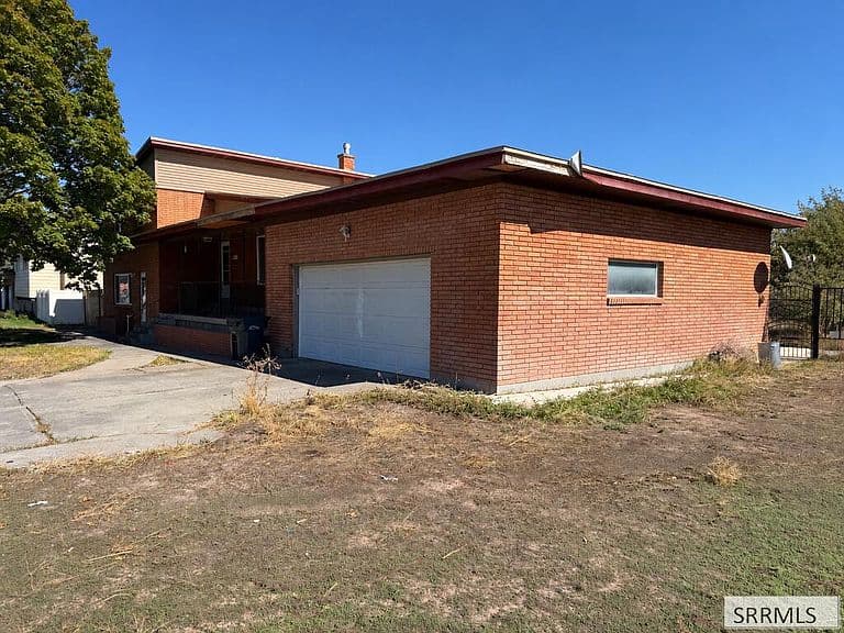 1235 Terry Dr photo 5