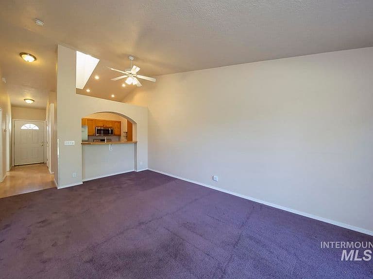 126 E Waterbury Ln photo 5