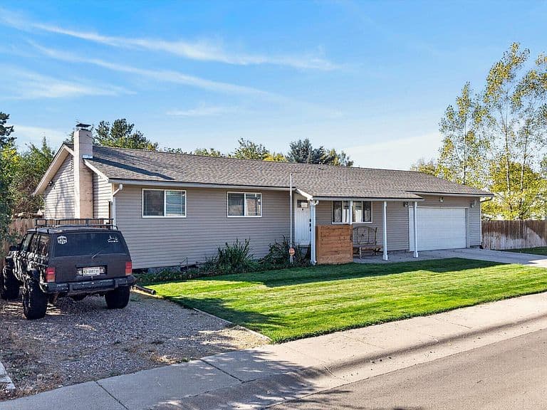 785 Gloria St photo 2