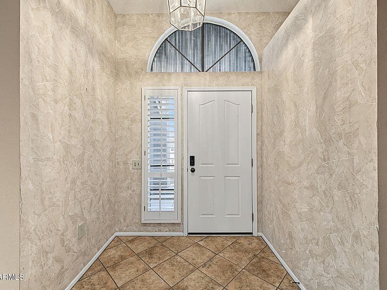 21019 N DESERT SANDS Drive photo 4