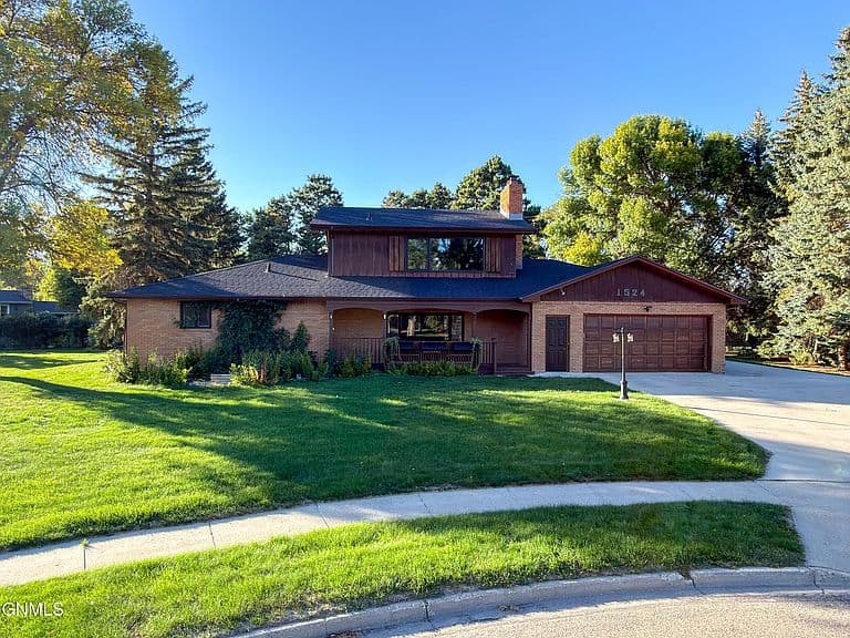 1524 Woodsman Pl photo 4