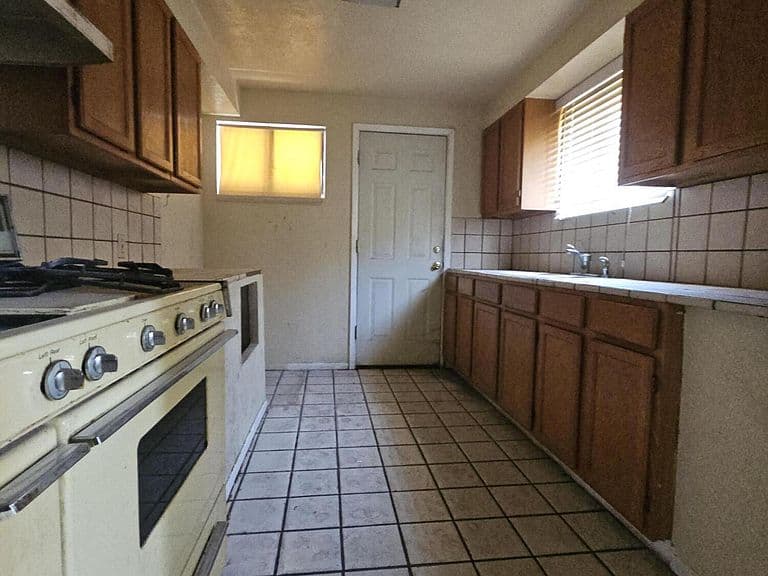 1110 N 18TH Street photo 5
