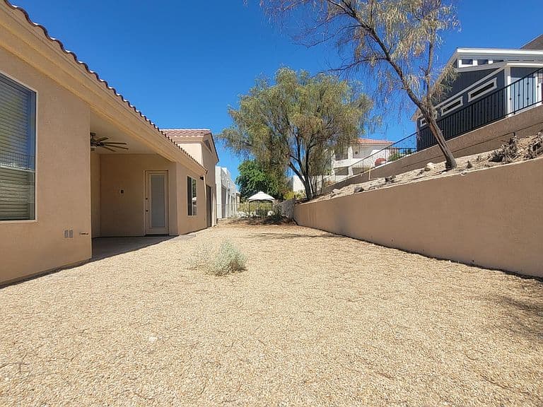 1053 Montrose Dr photo 5