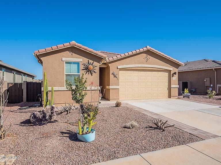 21388 E Charmaine Rd photo 1