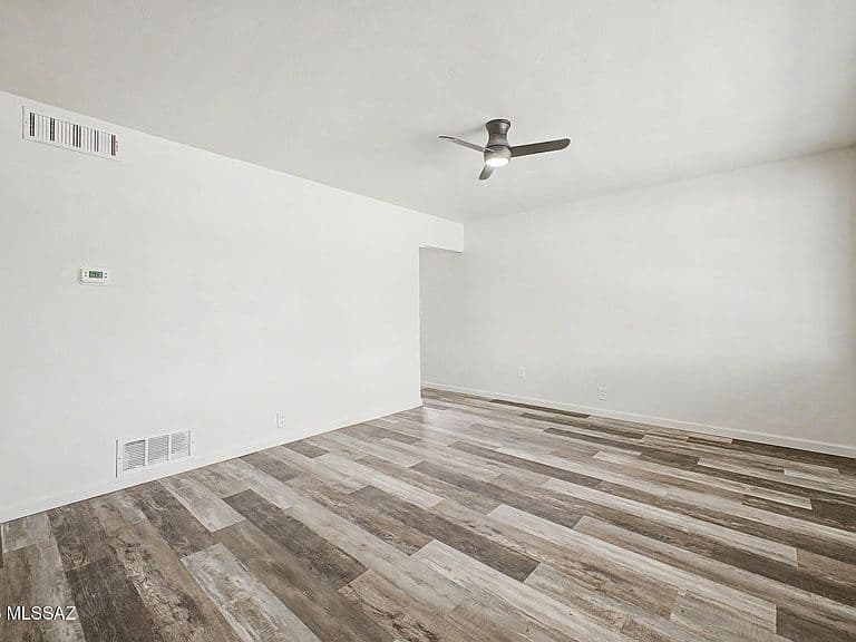 246 E President St photo 5