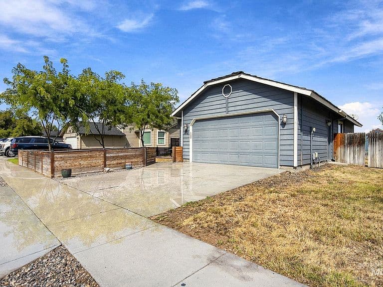 1372 W Crest Wood Dr photo 4
