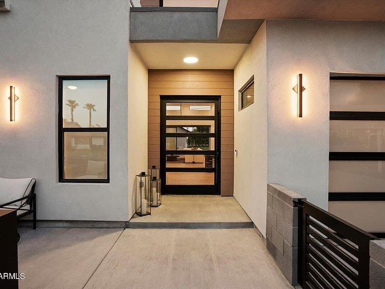 744 E MYRTLE Avenue photo 3