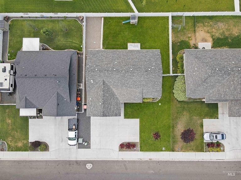 471 Southwood Ave W photo 2