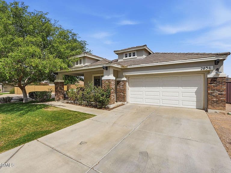 2634 E DEL RIO Street photo 2