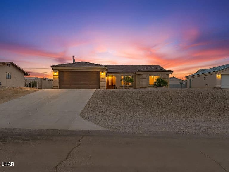 1636 Topaz Dr photo 2