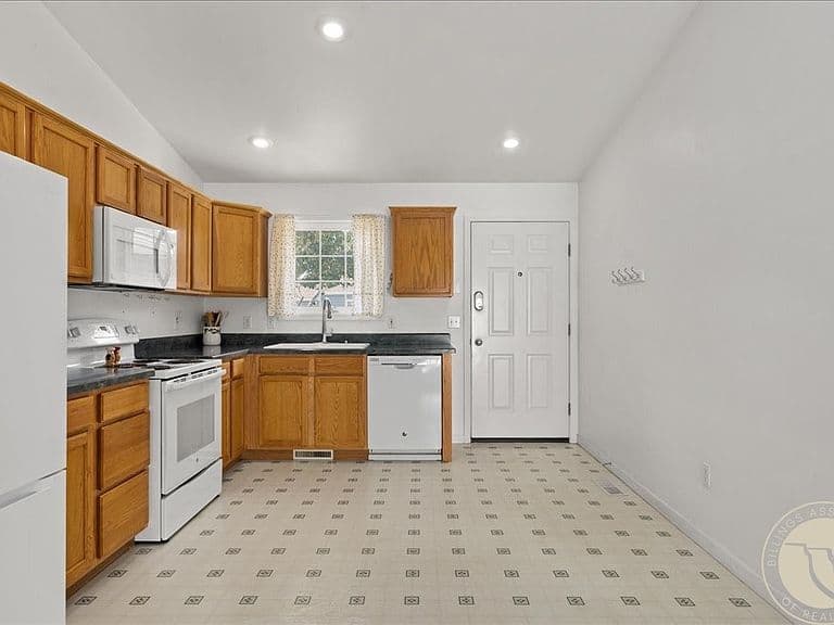1701 Hawthorne Ln photo 5