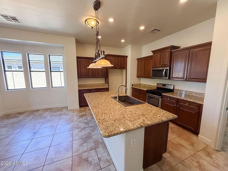 16148 W GLENROSA Avenue photo 2