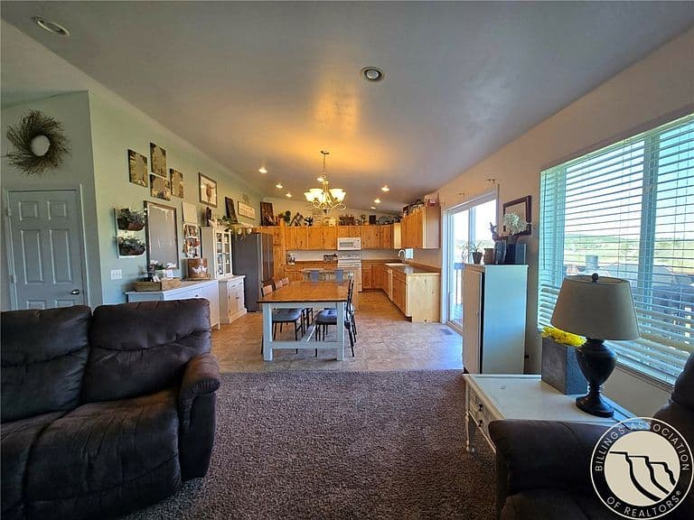 2455 S Chisholm Dr photo 4