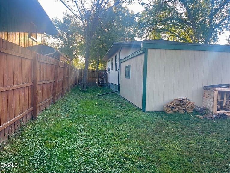 624 4th Ave NW photo 5