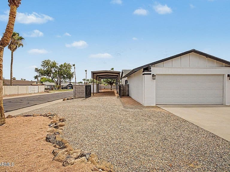 2577 E SWEETWATER Avenue photo 2