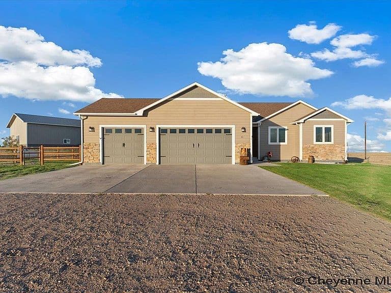 1082 Blue Mountain Rd photo 1