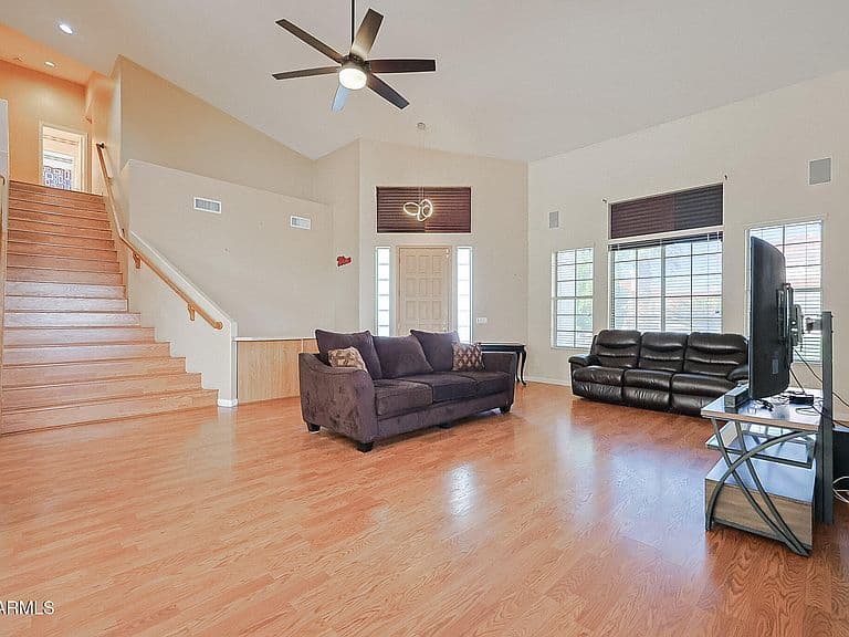 5819 W WETHERSFIELD Drive photo 4