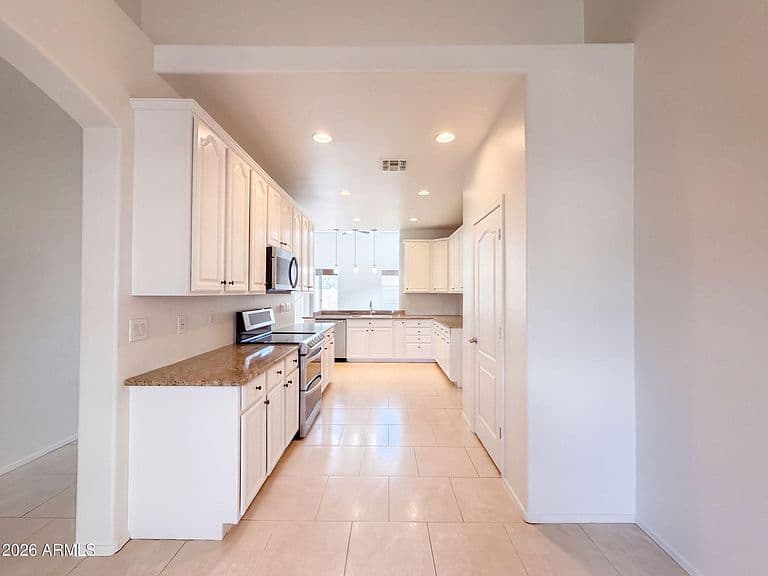 42528 W SOMERSET Drive photo 2