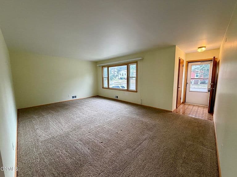1215 E Boulevard Ave photo 2