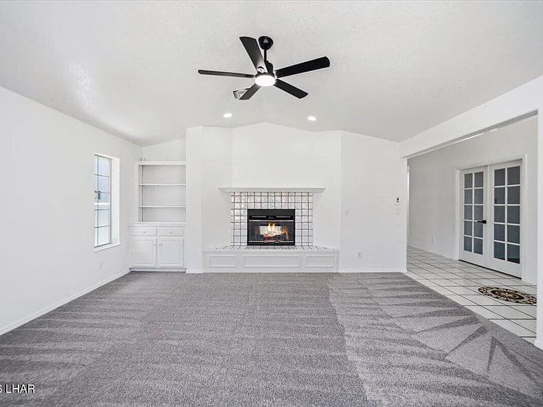 2555 Country Club Pl photo 5