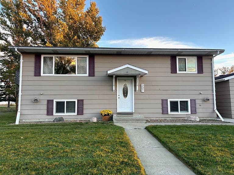307 6th Ave E photo 2