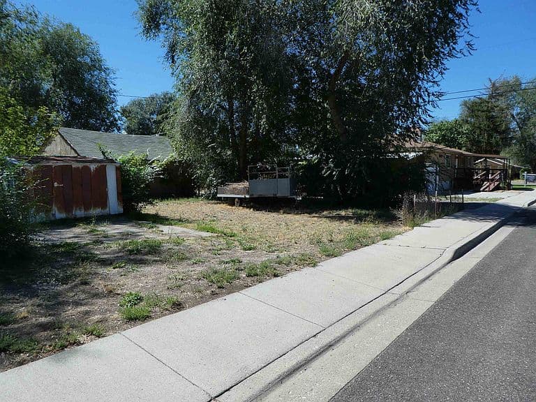 597 Wayne Ave photo 5