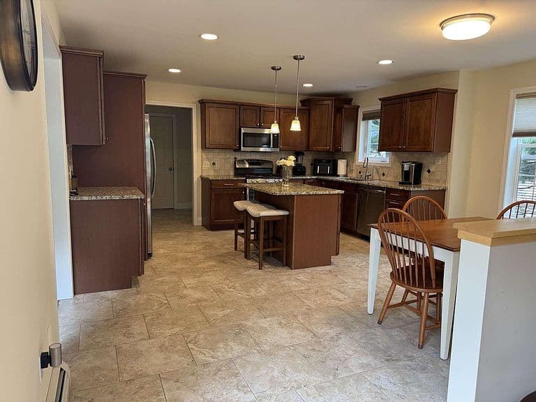 6 Laurel Drive photo 2