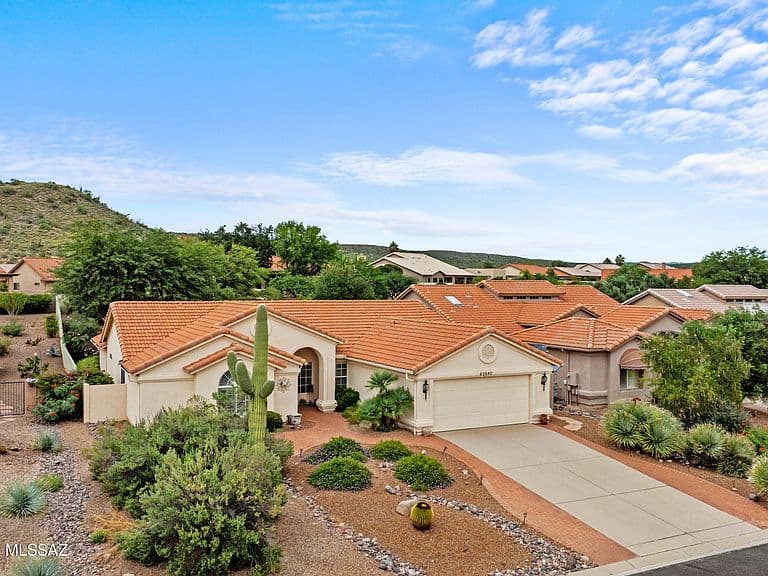 63640 E Whispering Tree Ln photo 3
