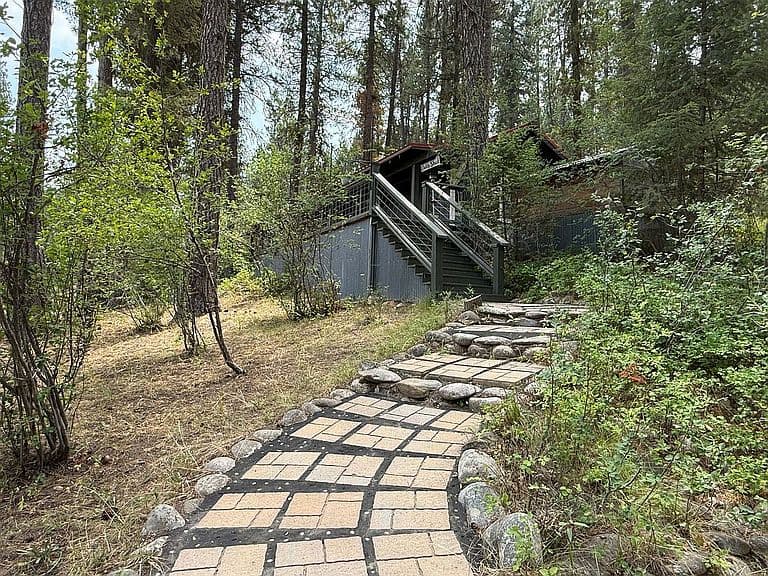 118 Holiday Dr photo 1