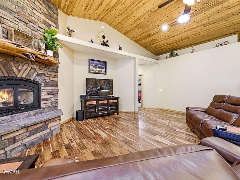490 Osprey Ct photo 5