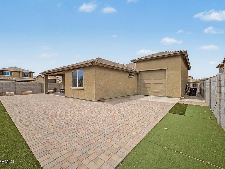 18465 W FOOTHILL Drive photo 4