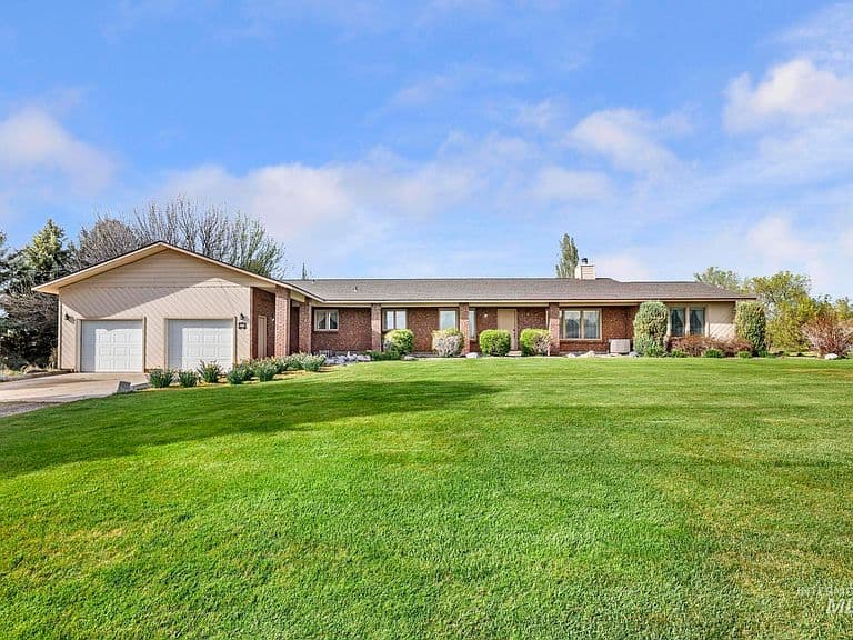 22 Horseshoe Cir photo 1