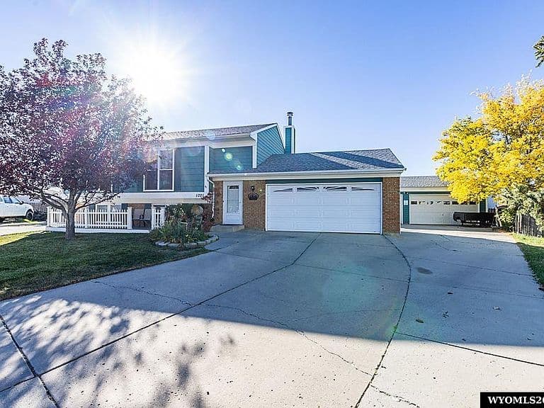 1021 Ford Cir photo 1