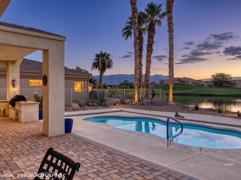 455 Greens Way photo 1