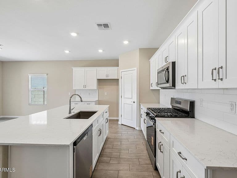 36815 W NINA Street photo 4