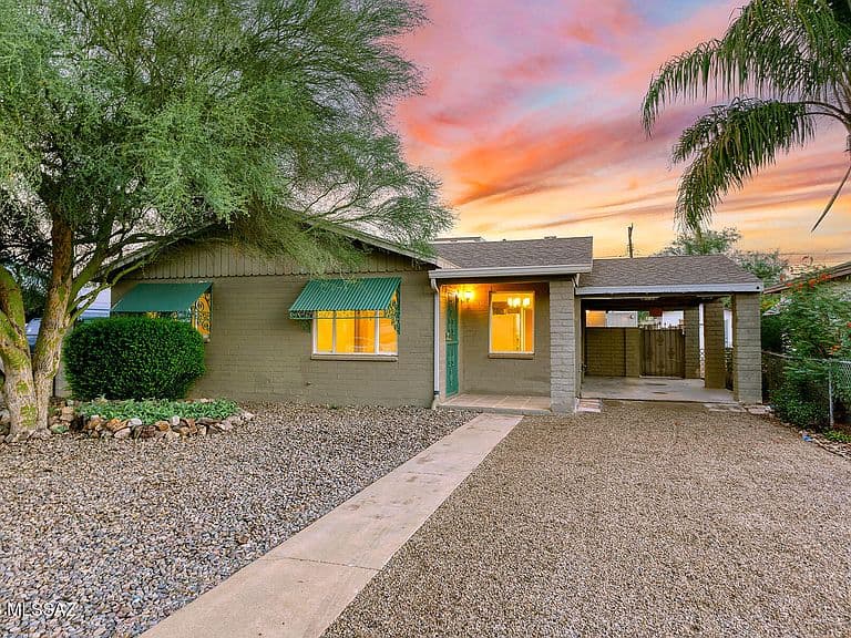 3007 E Beverly Dr photo 1