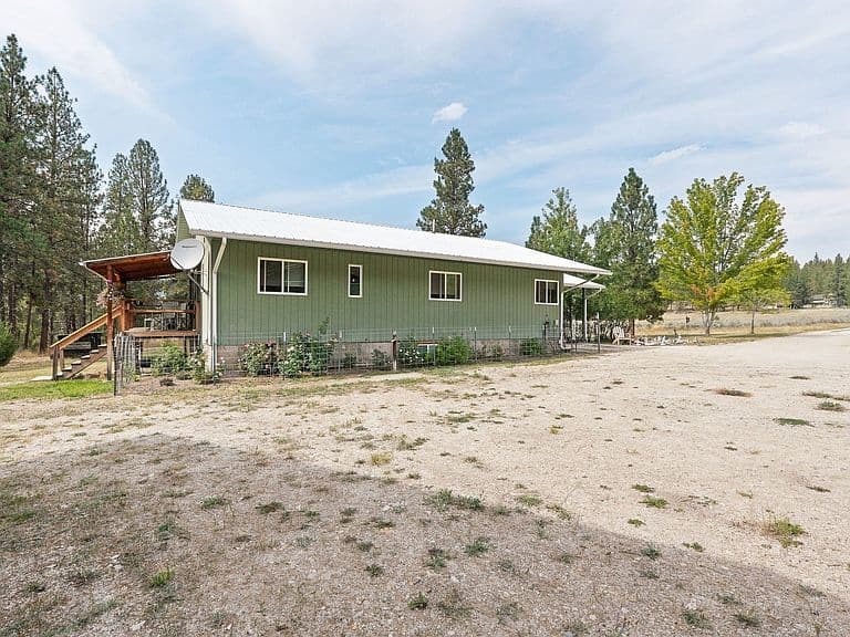 399 Higgins Ln photo 3