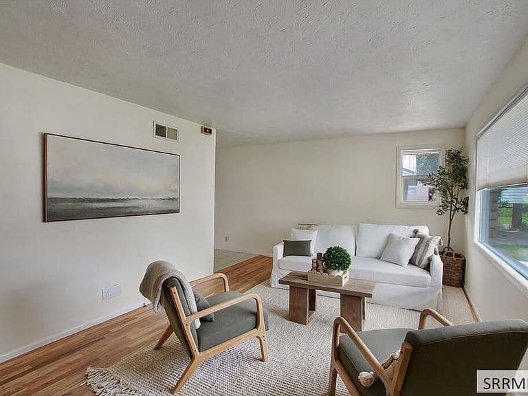 1145 Cathryn Ave photo 2