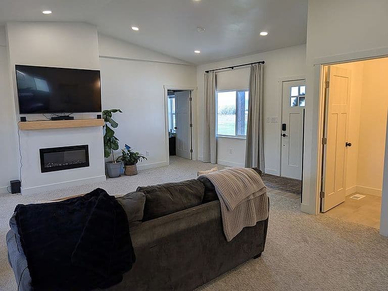 2177 Burton Canyon Rd photo 3